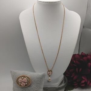Vtg 1928 mark Pink Porcelain Rose w/Faux Drop Pearl & Similar Pink Roses *Brooch